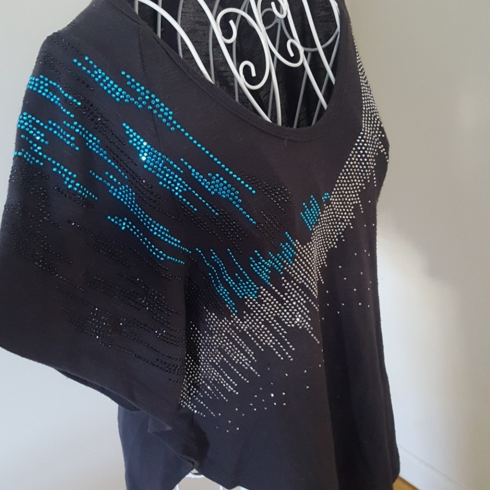 Top - Picture 2 of 3